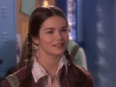 thumbnail - S2:E5 Tia, Via, or Me... Uh