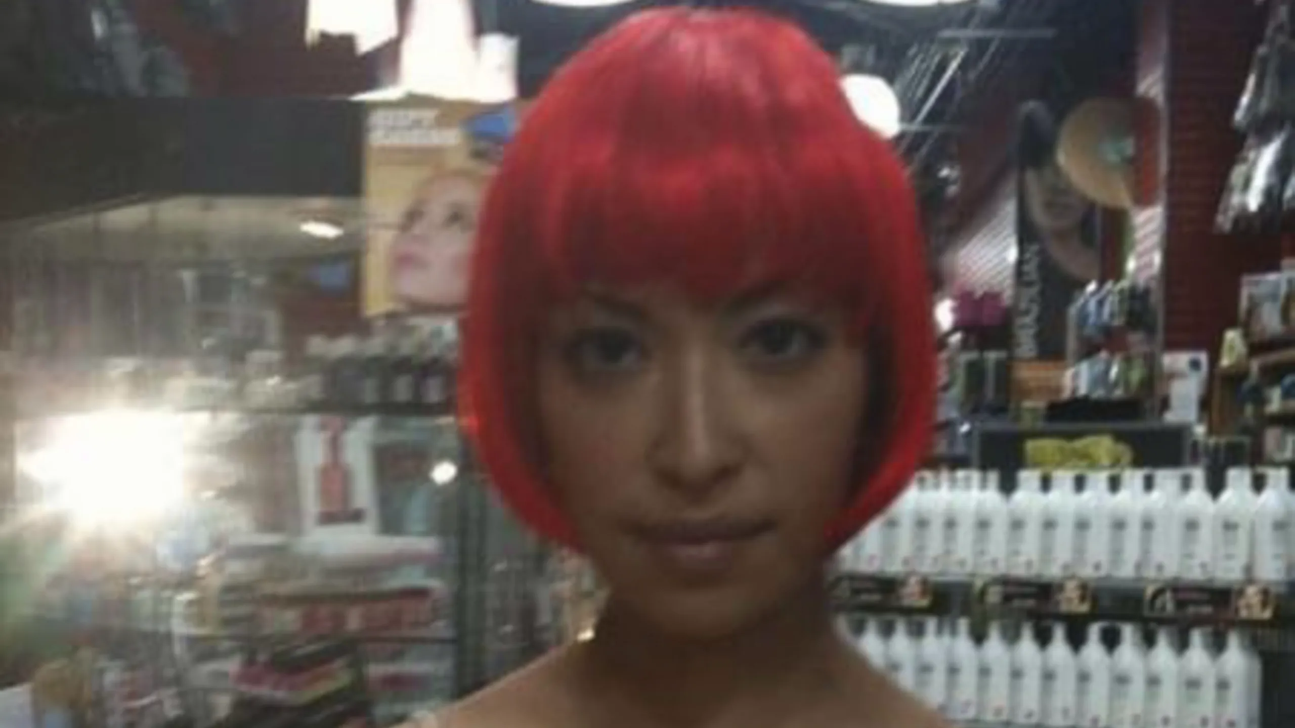 thumbnail - S3:E4 A Crime of Fashion