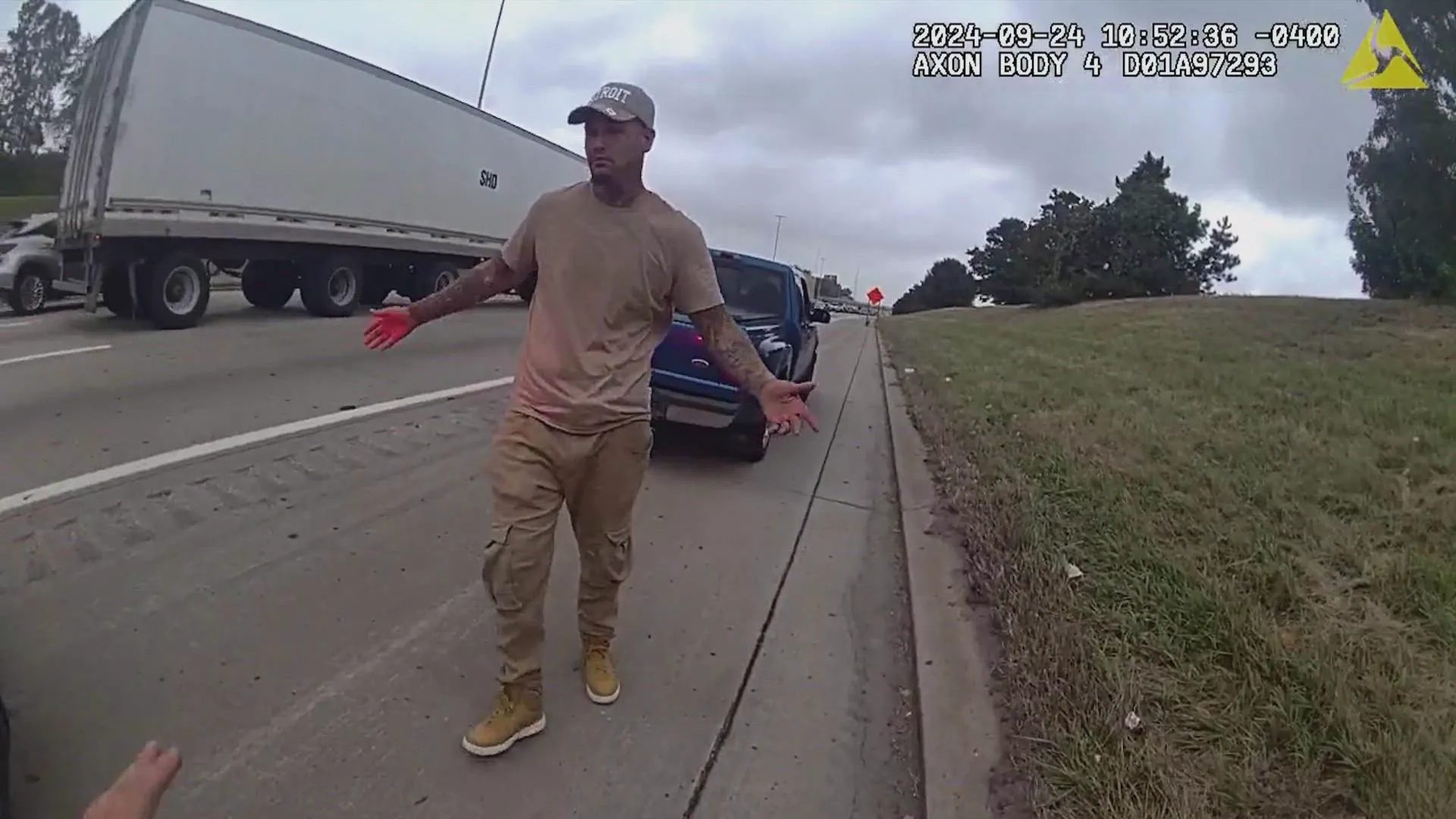 thumbnail - S2:E7 Fugitives Caught on Tape (#207)