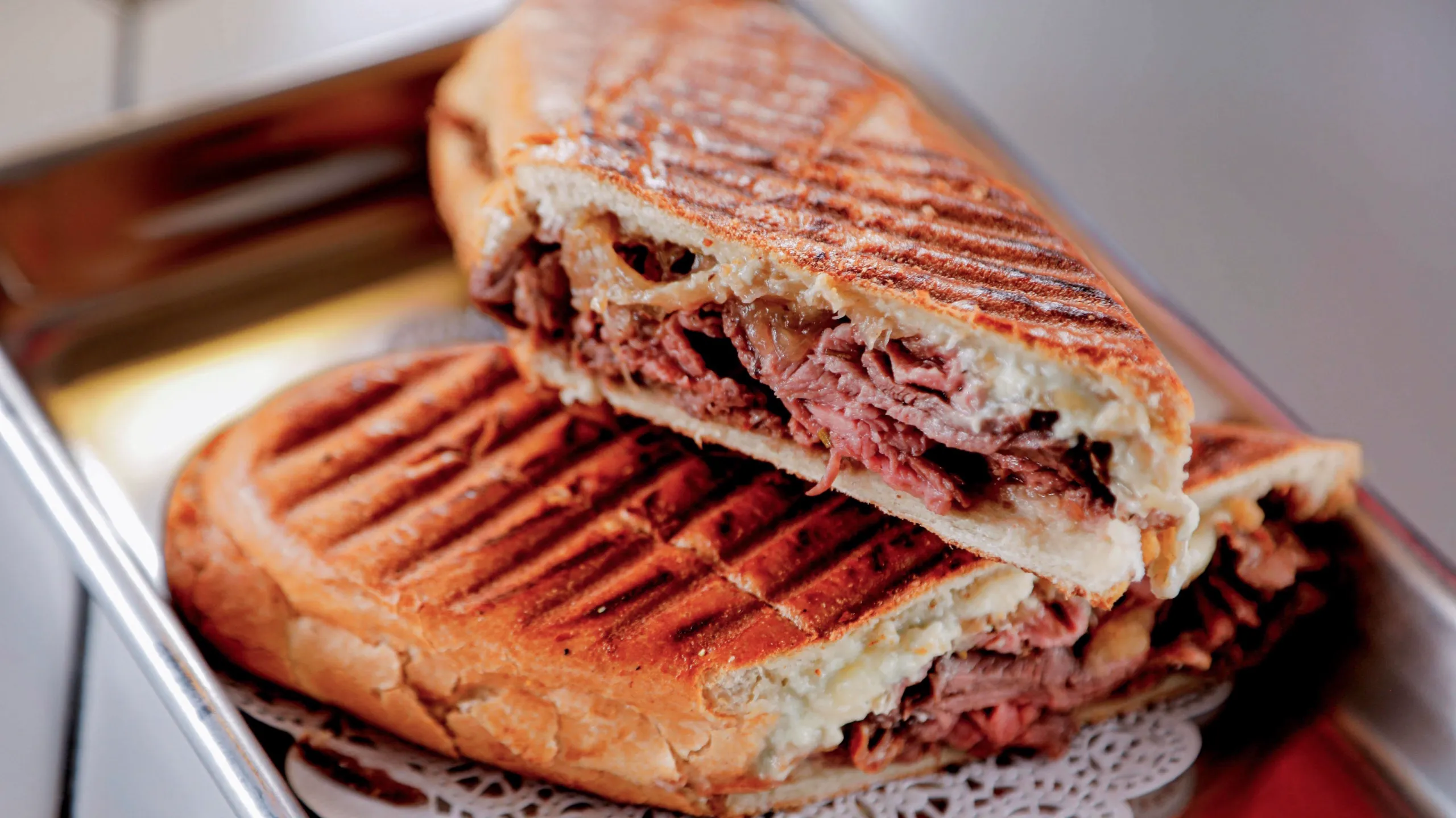 thumbnail - S52:E7 Triple D Nation: Street Food, Sandwiches and Soup