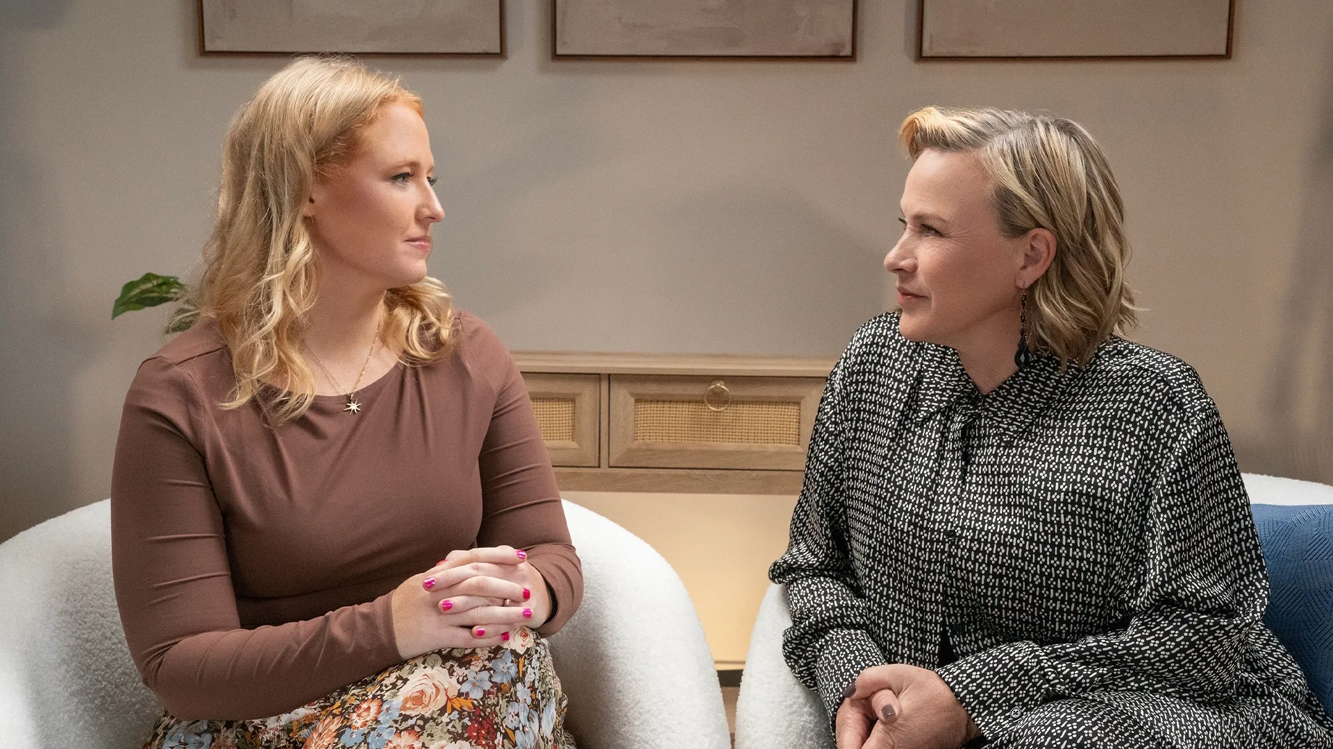 thumbnail - S1:E6 Patricia Arquette’s Chilling Message From Maggie