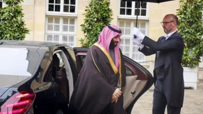 thumbnail - S1:E5 The Royal Con