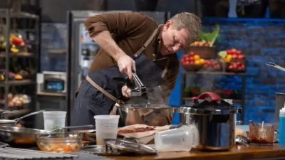 thumbnail - S38:E3 No More Mister Nice Pie