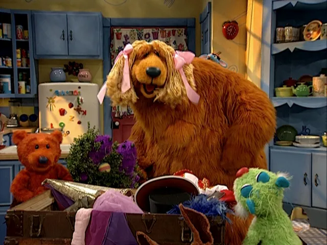thumbnail - S3:E11 Halloween Bear