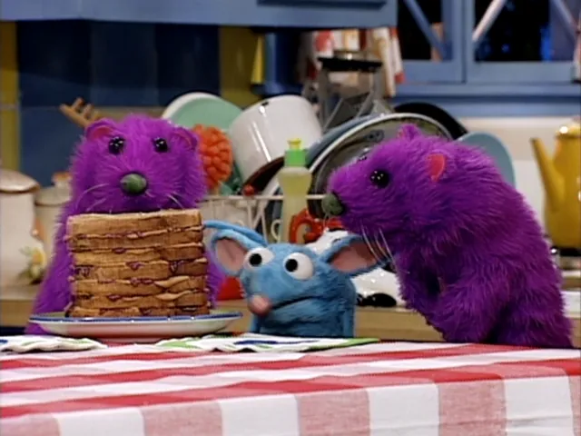 thumbnail - S1:E8 Share Bear