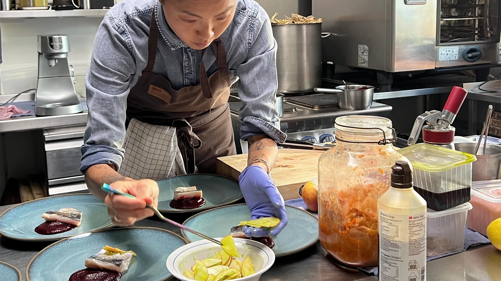 thumbnail - S1:E2 Norway's Touch of Madness