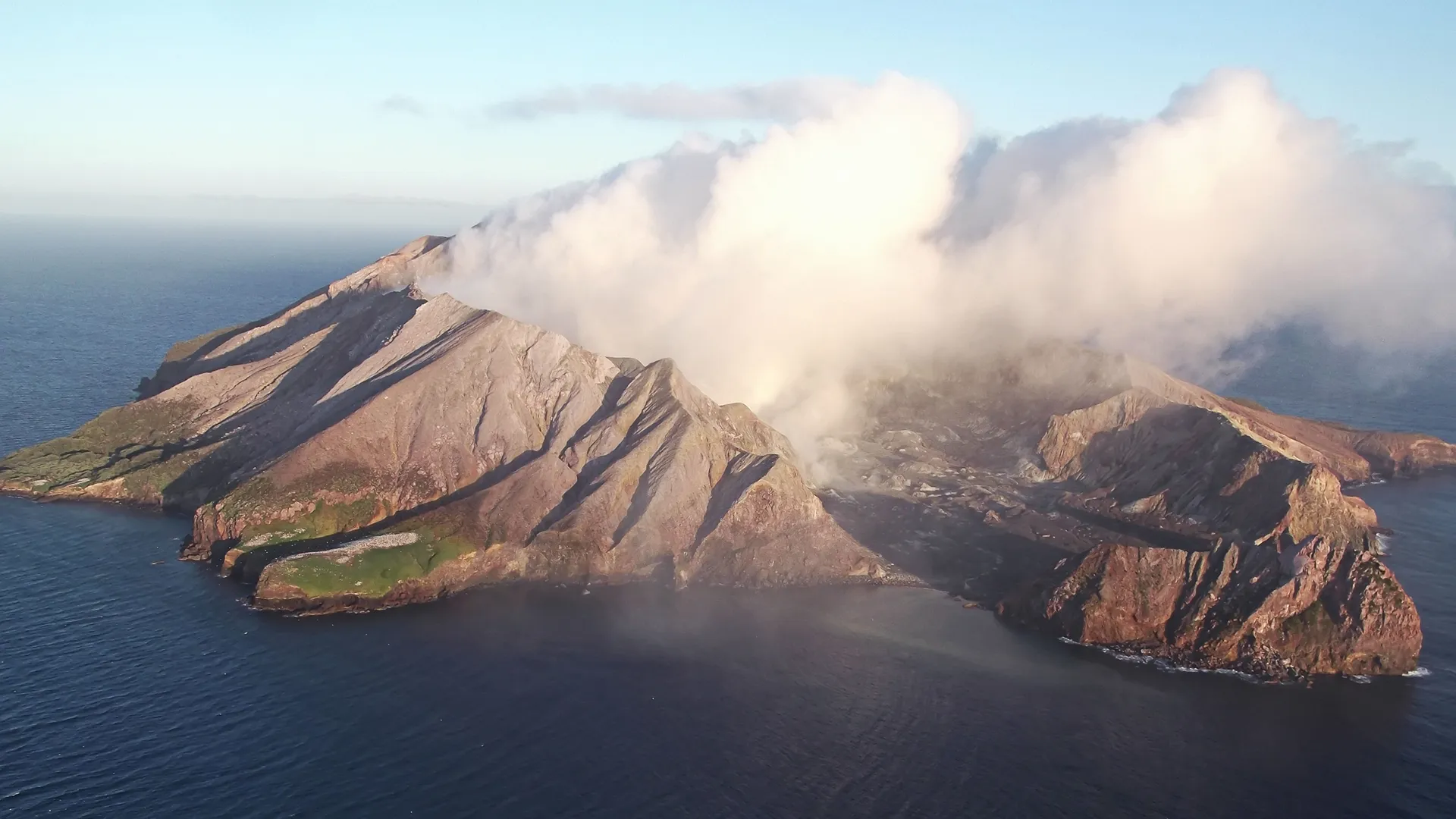 thumbnail - S1:E1 Islands Of Life