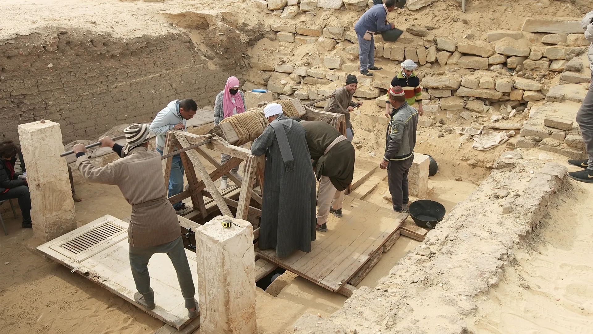 thumbnail - S4:E1 Tutankhamun's Death