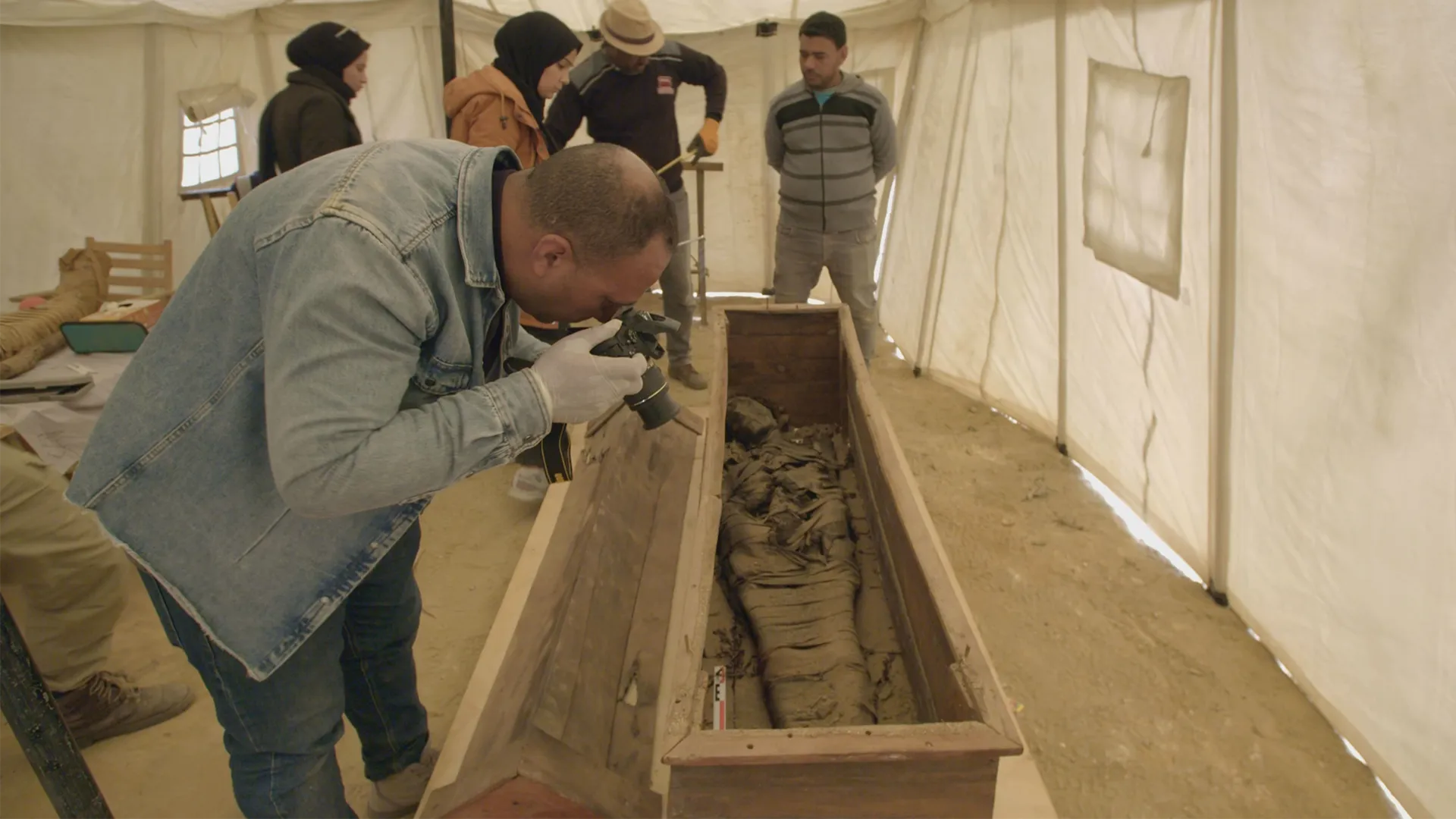 thumbnail - S4:E4 Mummy Hunters