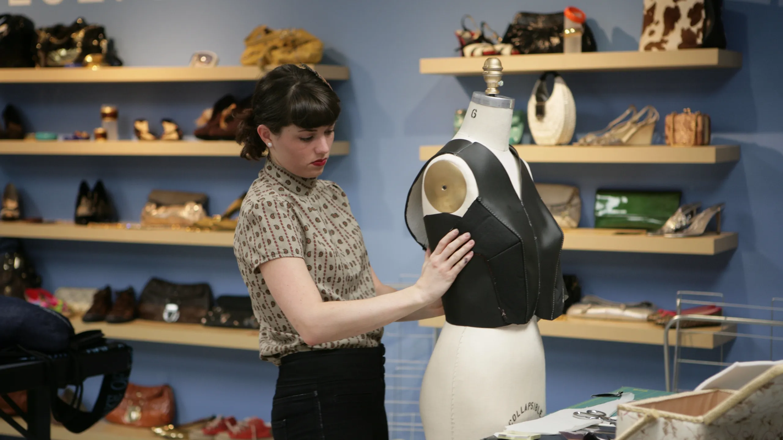 thumbnail - S5:E7 Fashion That Drives You