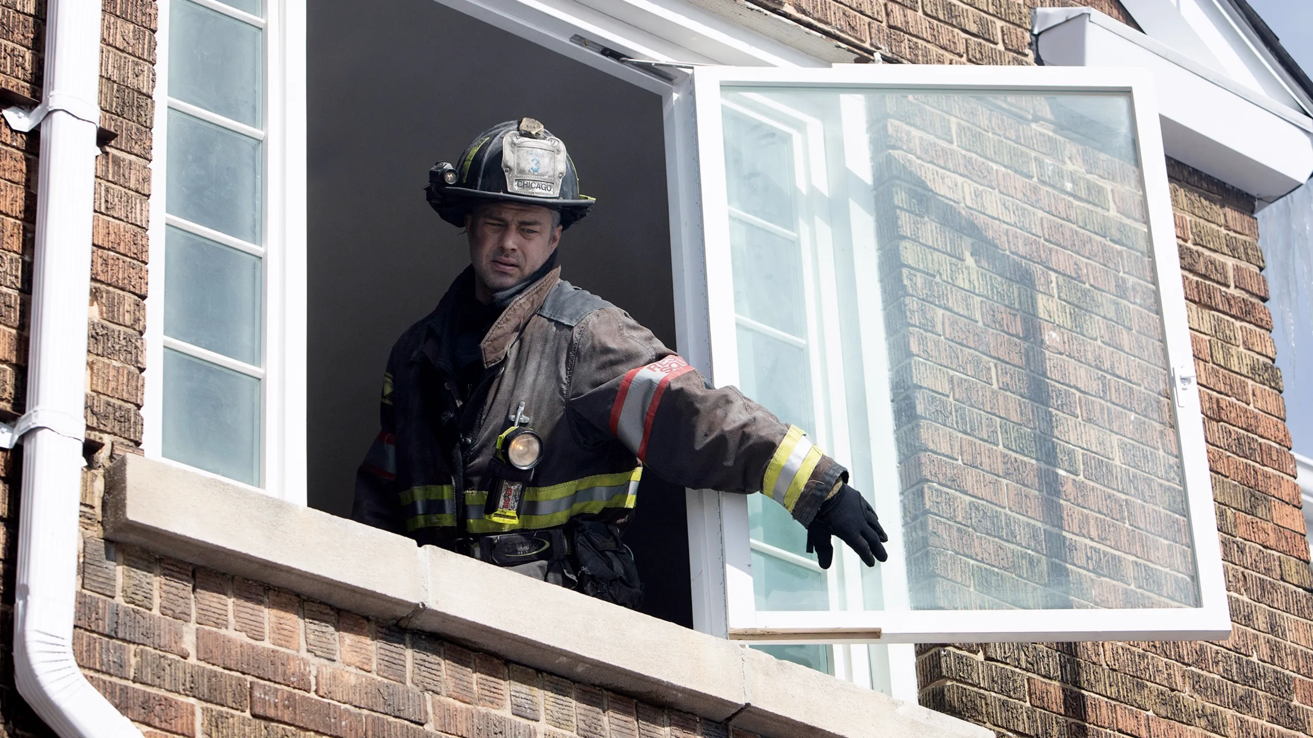 thumbnail - S9:E8 Escape Route