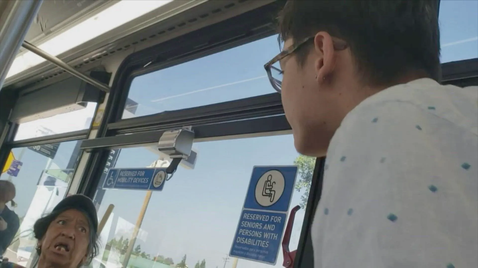 thumbnail - S6:E4 Passenger Problems