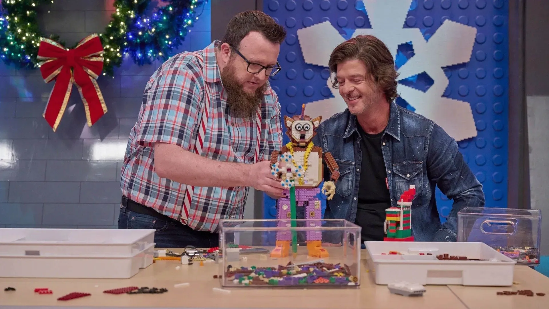 thumbnail - S3:E16 Celebrity Holiday Bricktacular: Finale