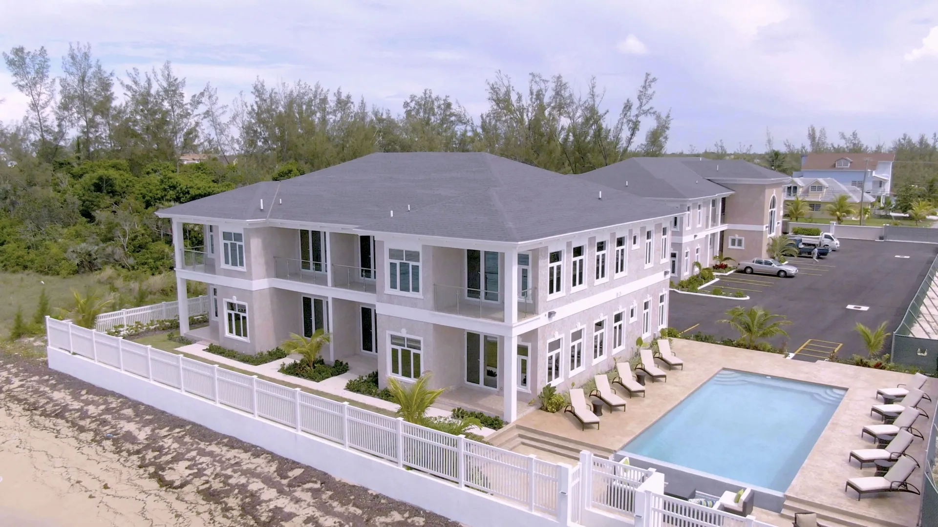 thumbnail - S5:E8 Give and Take in Nassau