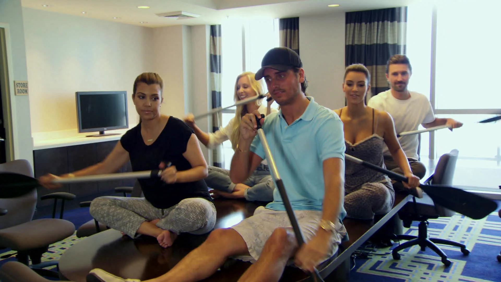 thumbnail - S3:E4 Dragon Me Down