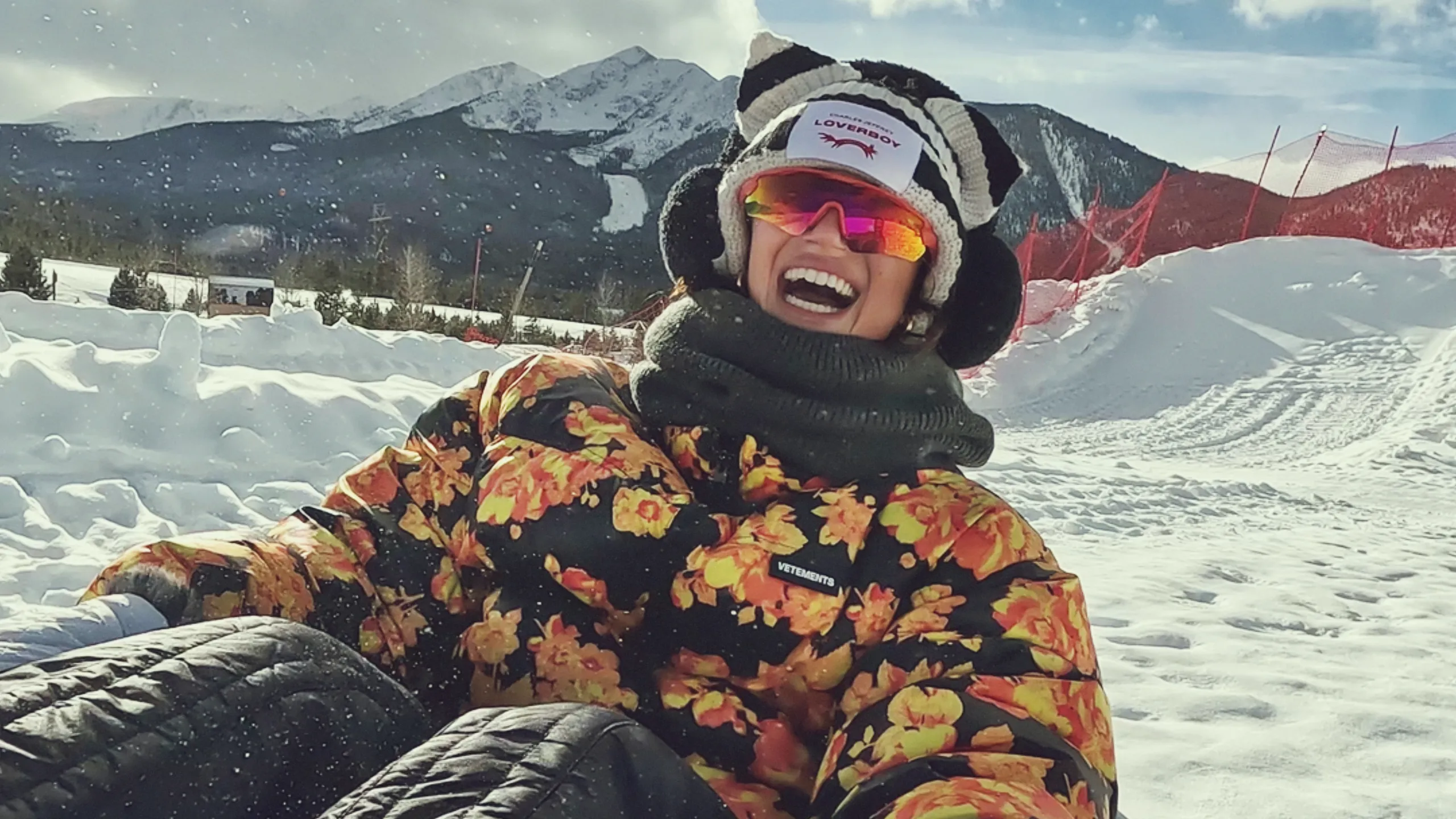 thumbnail - S2:E3 Vacations on Ice