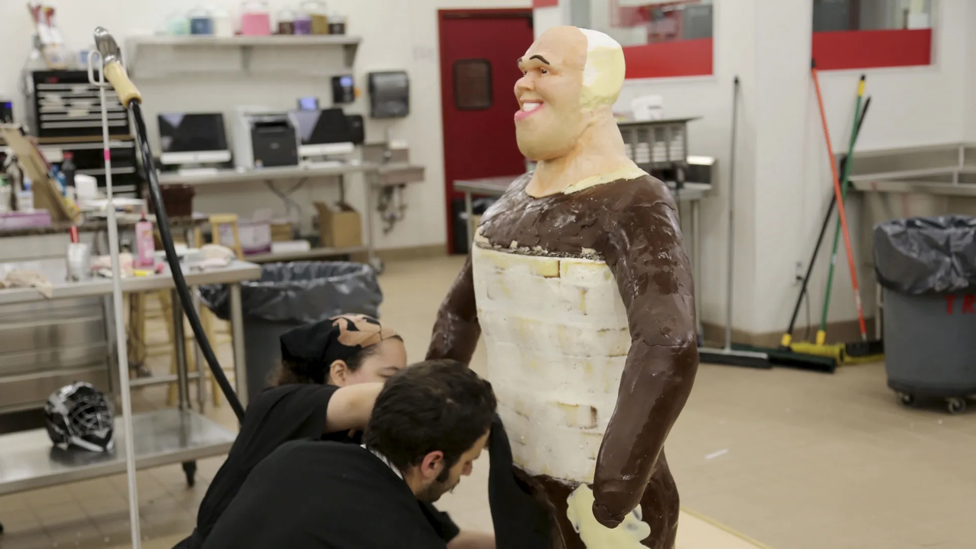thumbnail - S10:E9 Icing the Cake