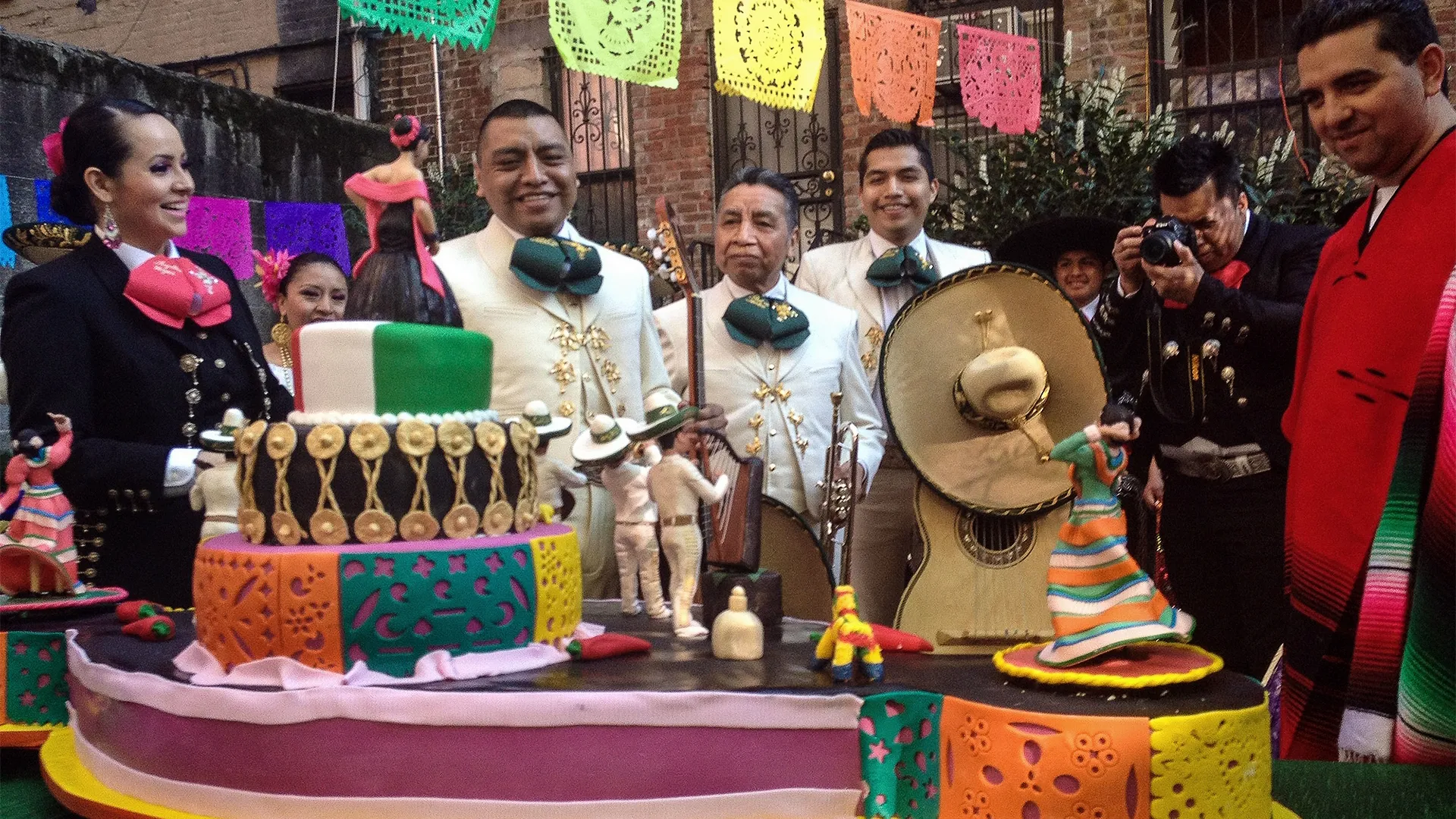 thumbnail - S10:E3 Viva Cake Boss