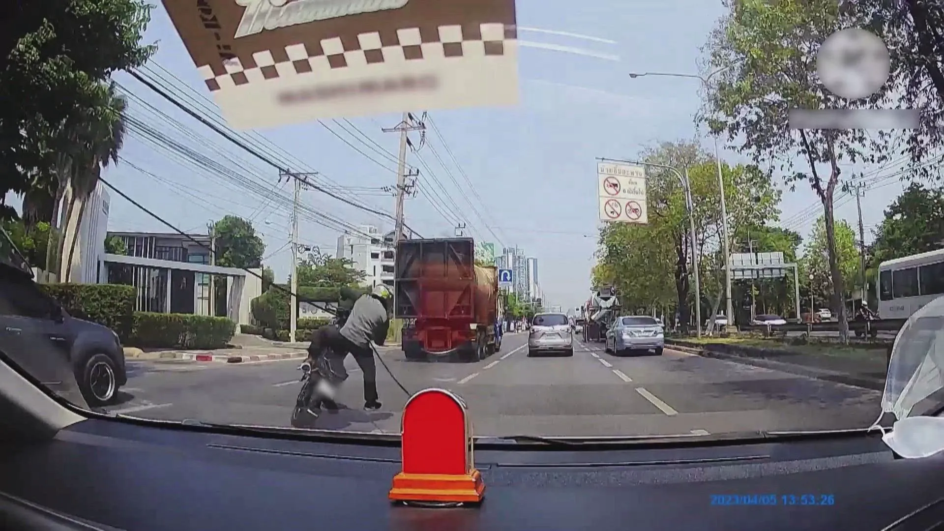 thumbnail - S5:E9 Bike Lane Lambasting