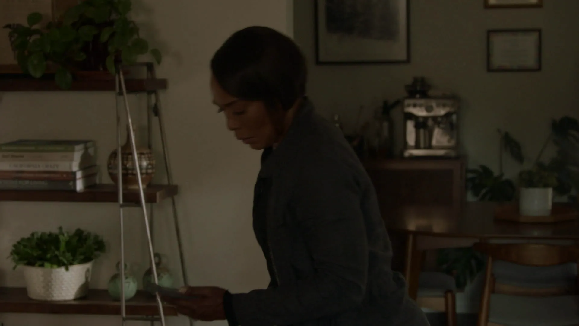 thumbnail - S7:E10 All Fall Down
