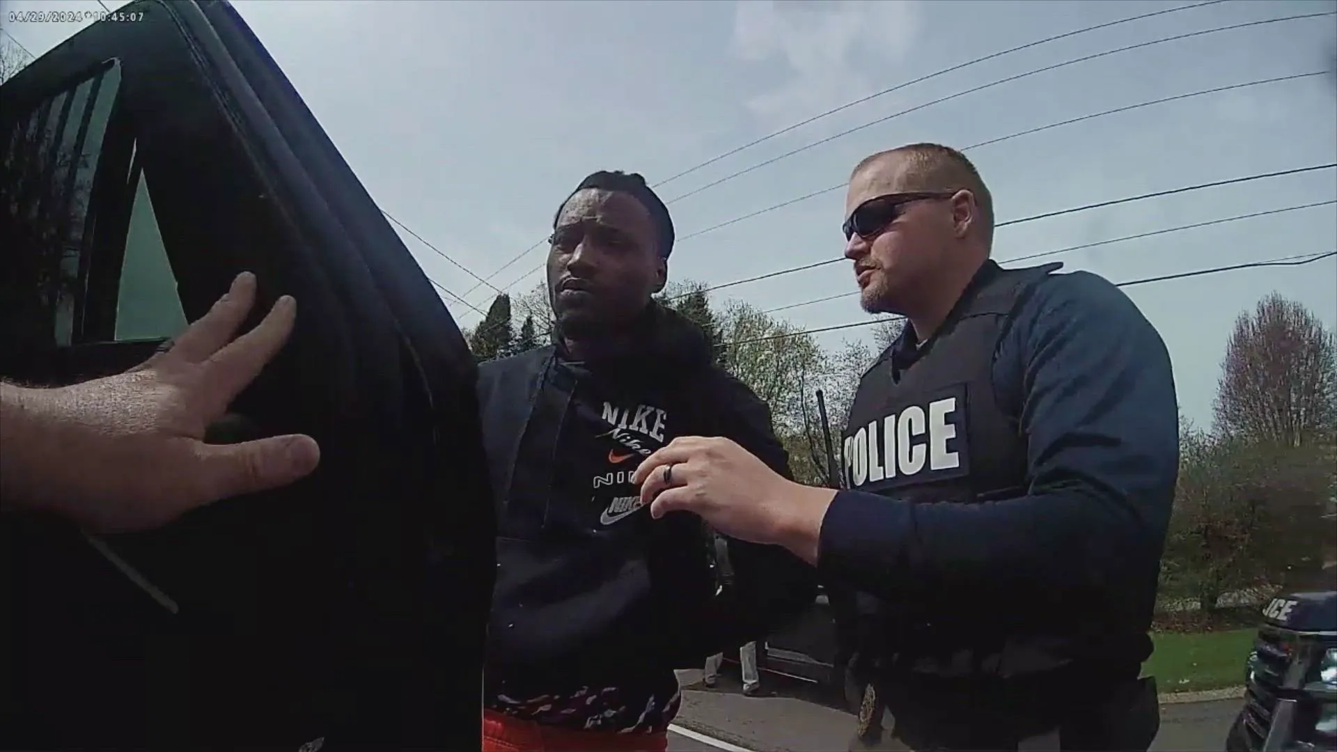 thumbnail - S2:E19 Fugitives Caught on Tape (#219)