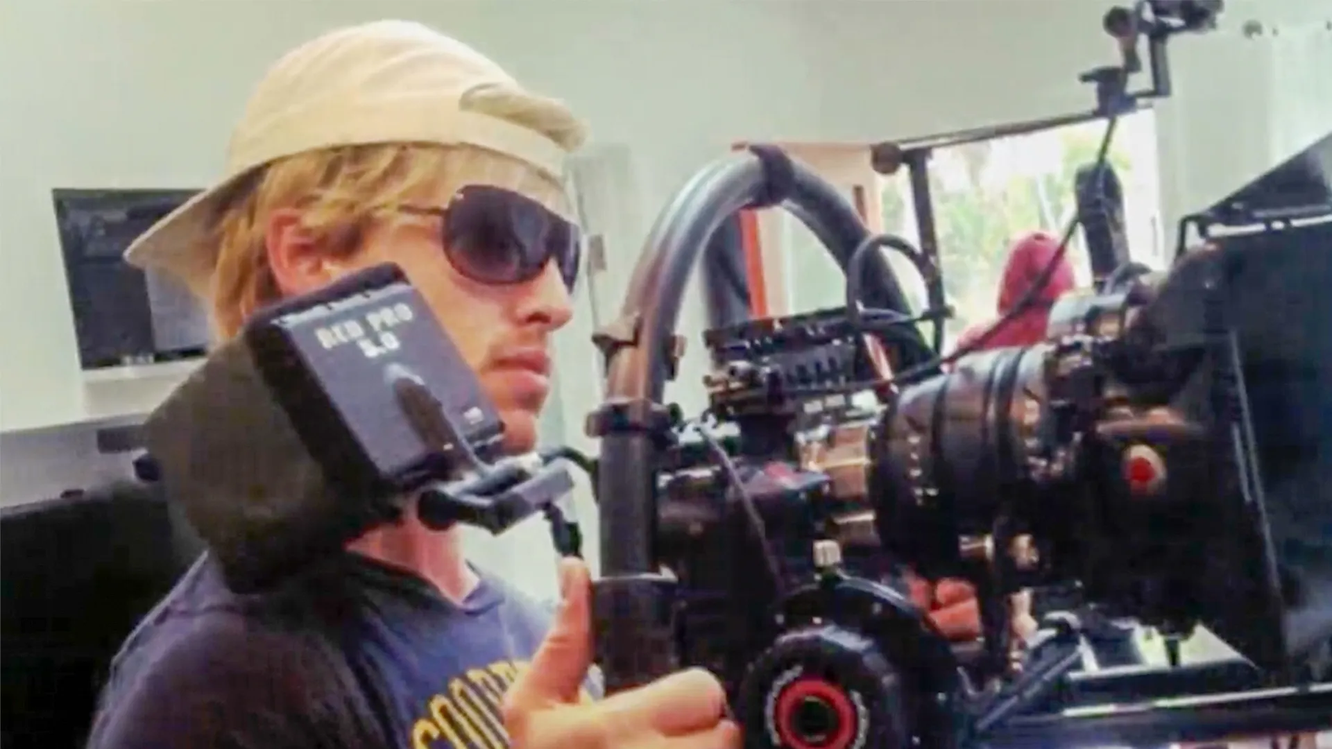 thumbnail - S3:E2 In the Shadow