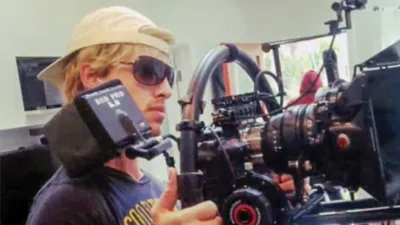 thumbnail - S3:E2 In the Shadow