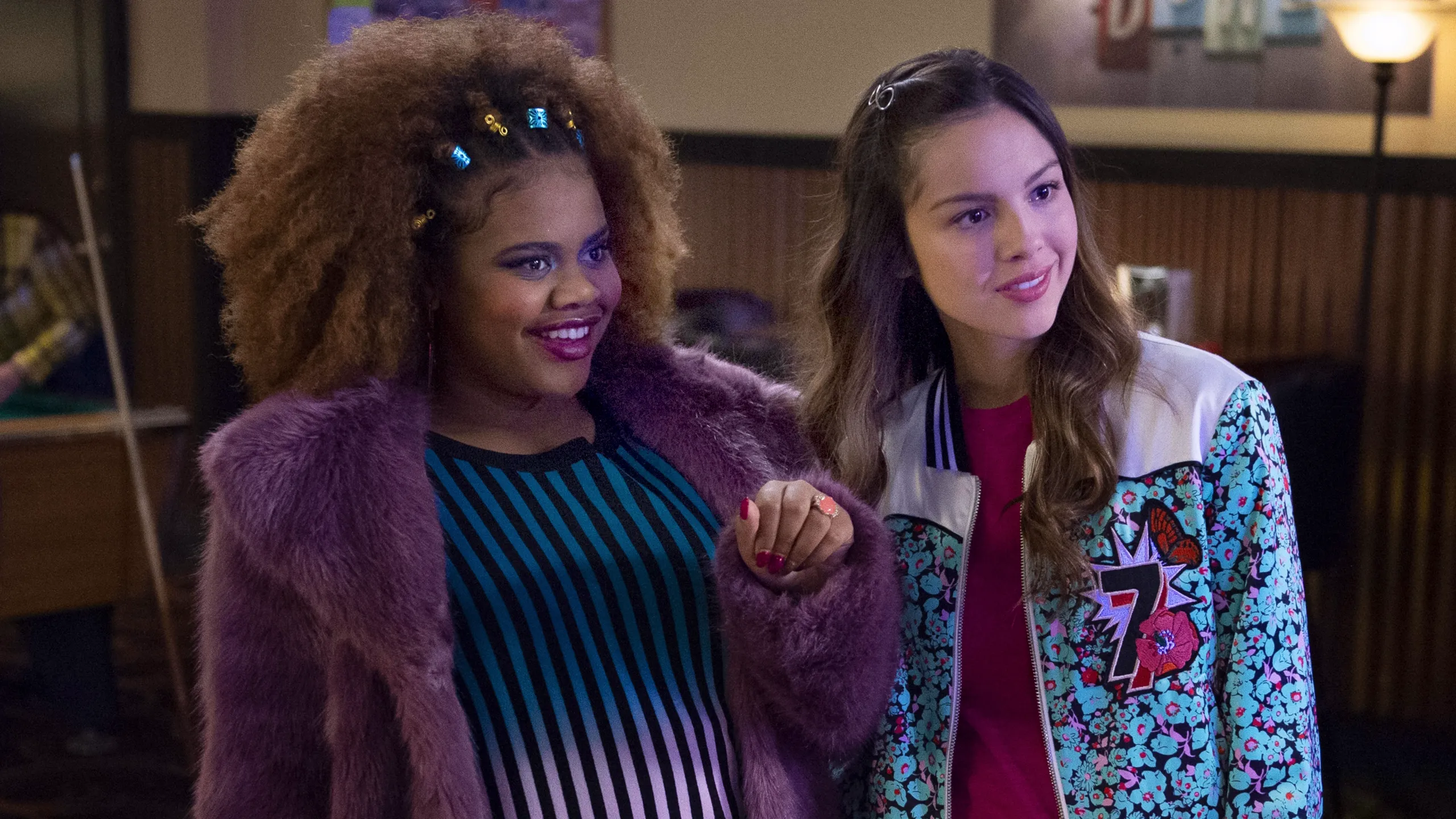 thumbnail - S1:E5 Homecoming: The Sing-Along