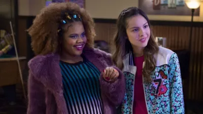 thumbnail - S1:E5 Homecoming: The Sing-Along