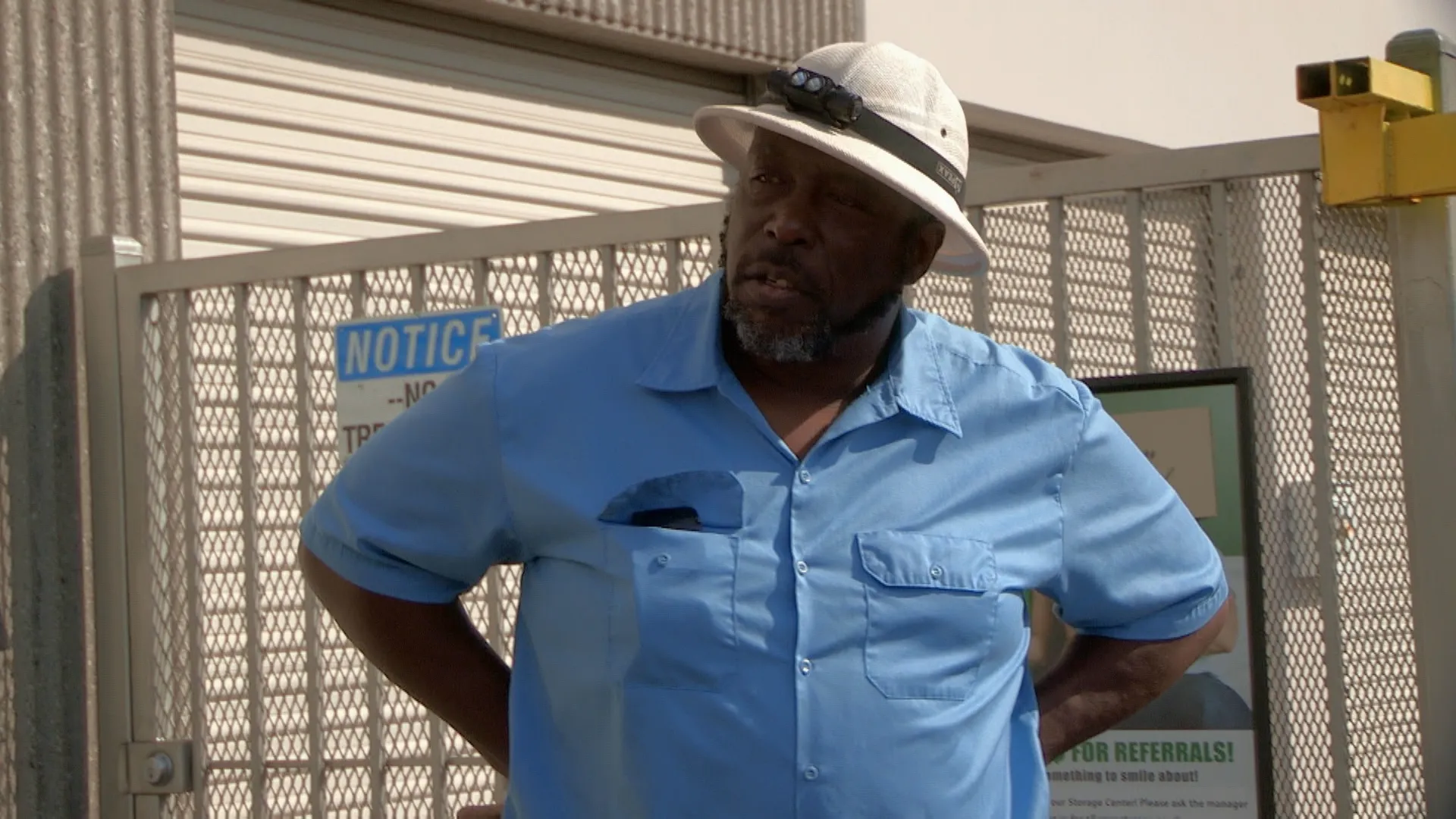 thumbnail - S16:E8 The INKredible Mr. Calvin