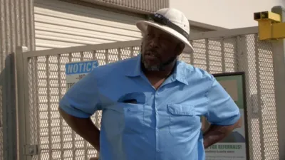 thumbnail - S16:E8 The INKredible Mr. Calvin