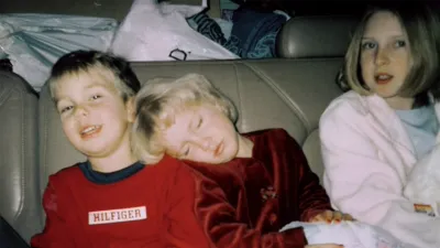 thumbnail - S1:E3 A Tale of Two Daughters