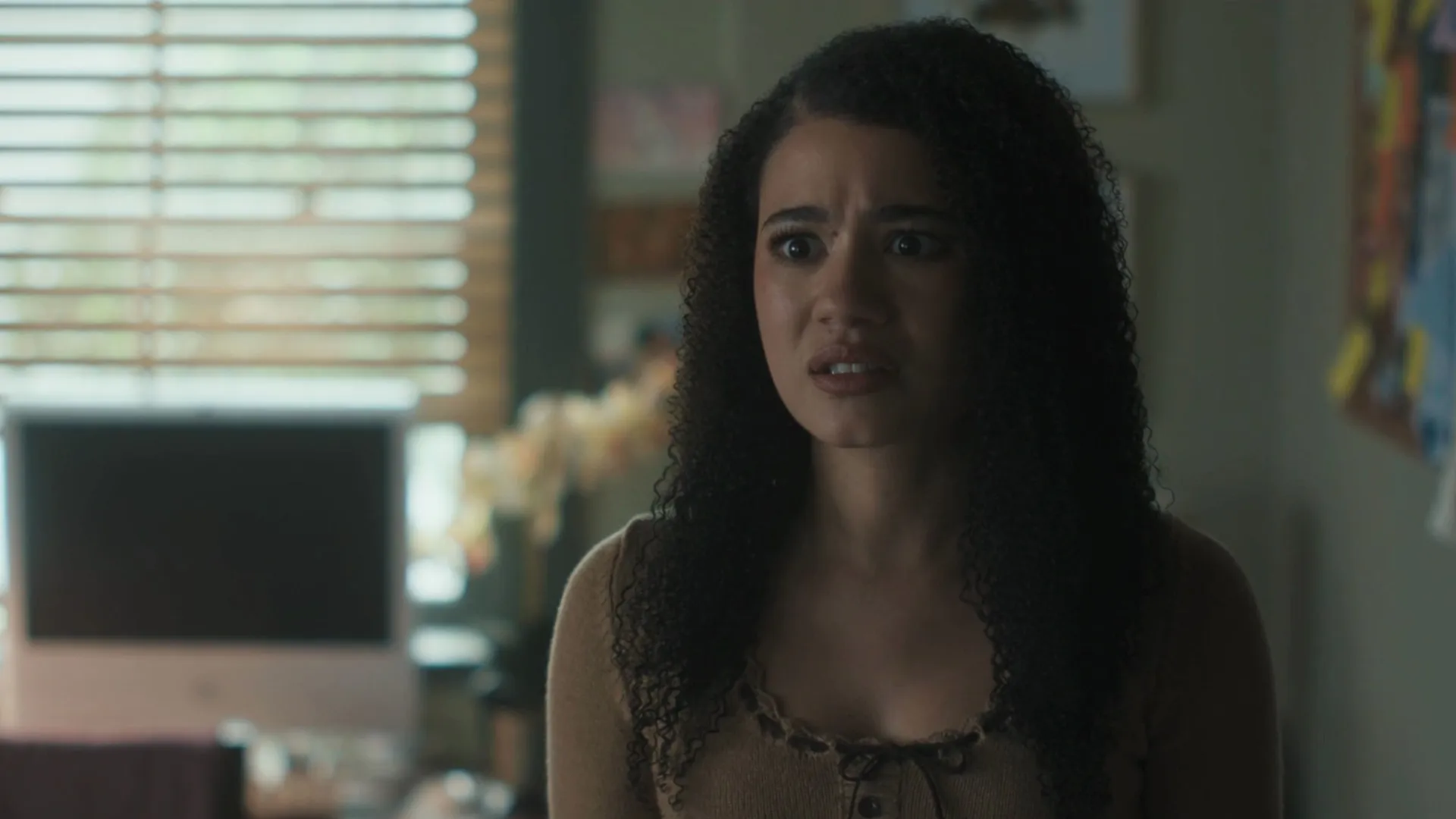 thumbnail - S3:E4 Fix Me Up, Girl