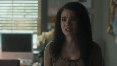 thumbnail - S3:E4 Fix Me Up, Girl