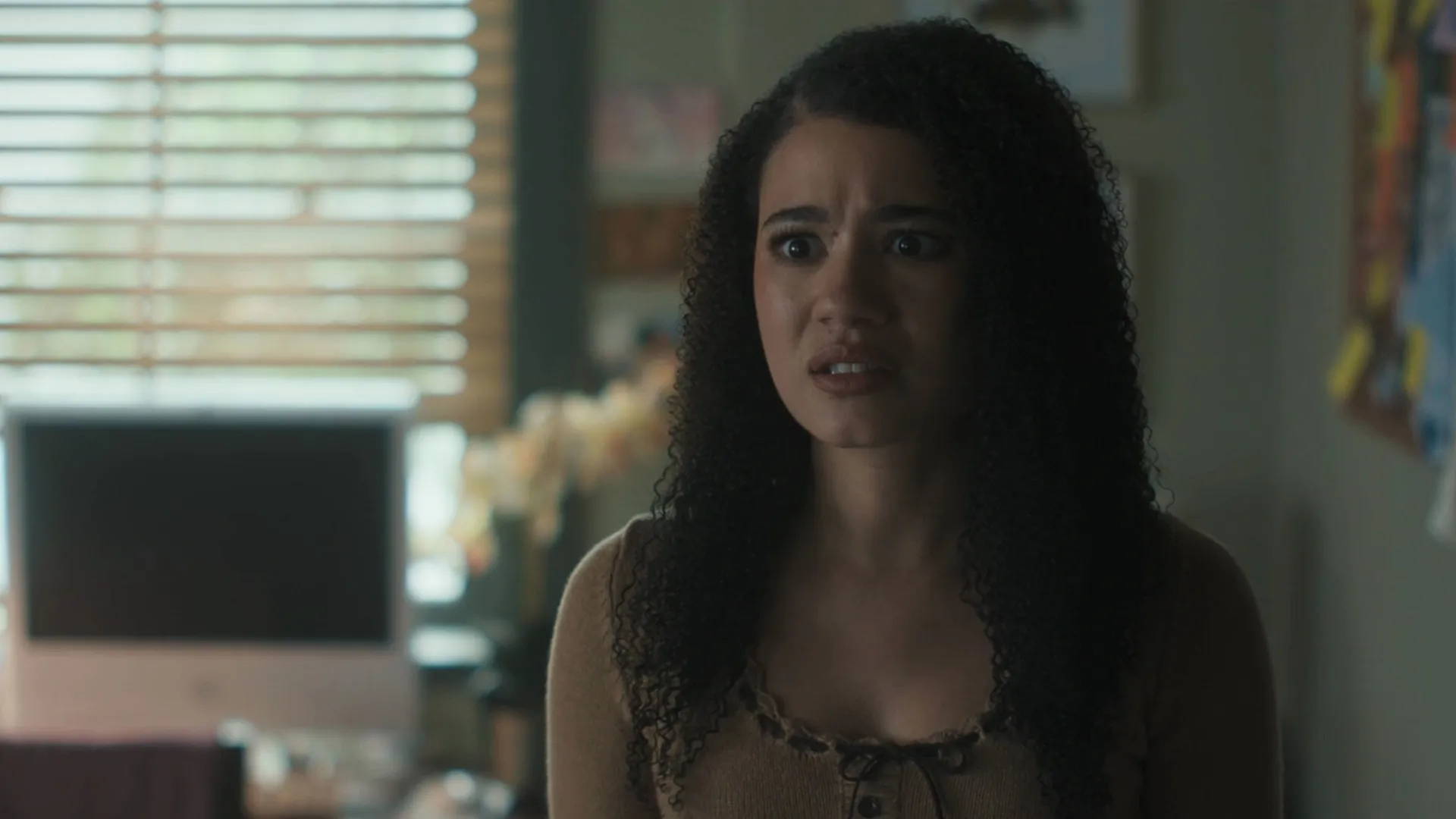 thumbnail - S3:E4 Fix Me Up, Girl