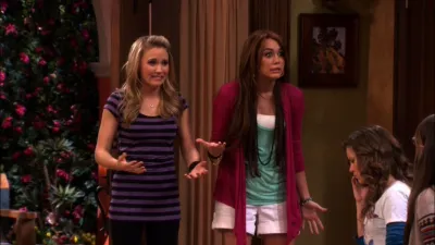 thumbnail - S4:E1 Sweet Home Hannah Montana
