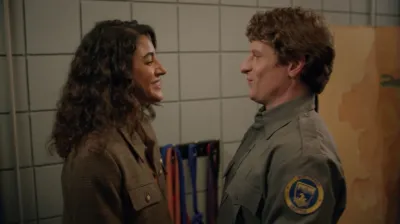 thumbnail - S4:E2 Bagged Birds and Alley Dogs