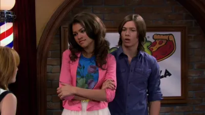 thumbnail - S3:E15 Love and War It Up