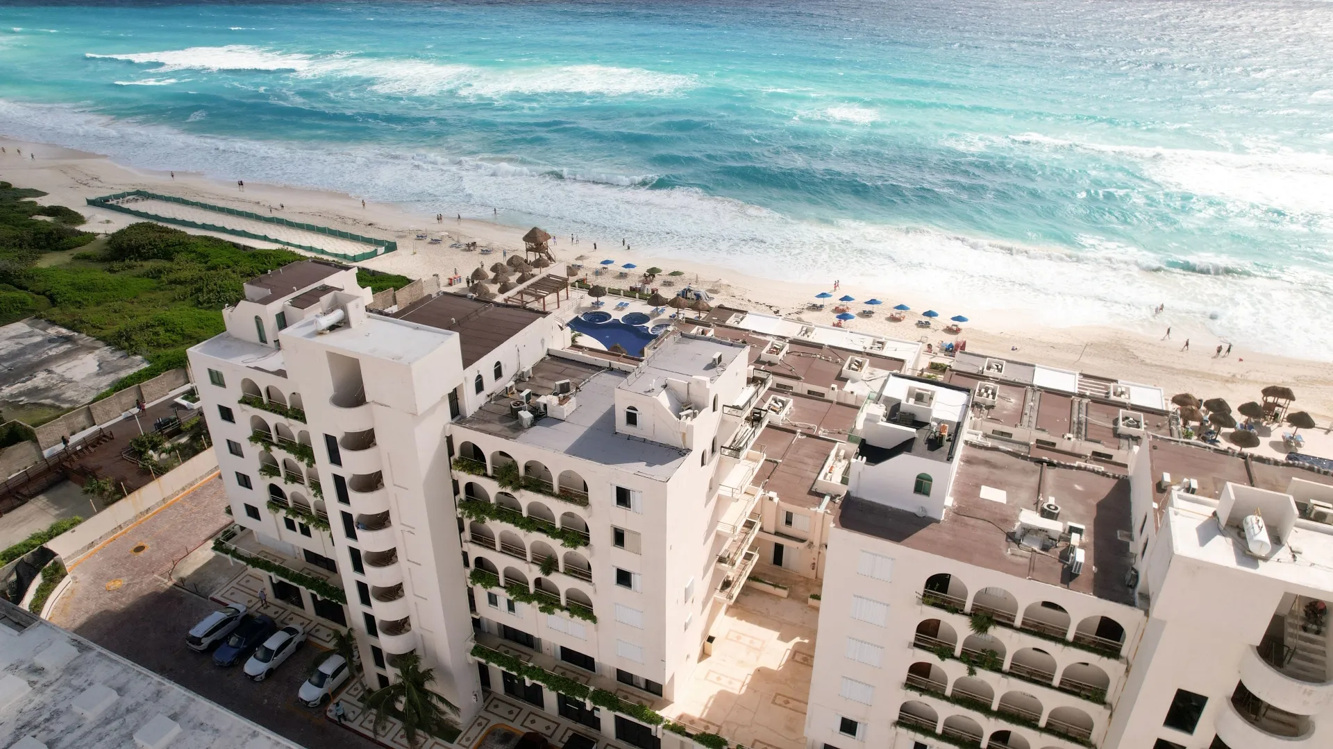 thumbnail - S3:E8 An Oceanfront Condo in Cancun