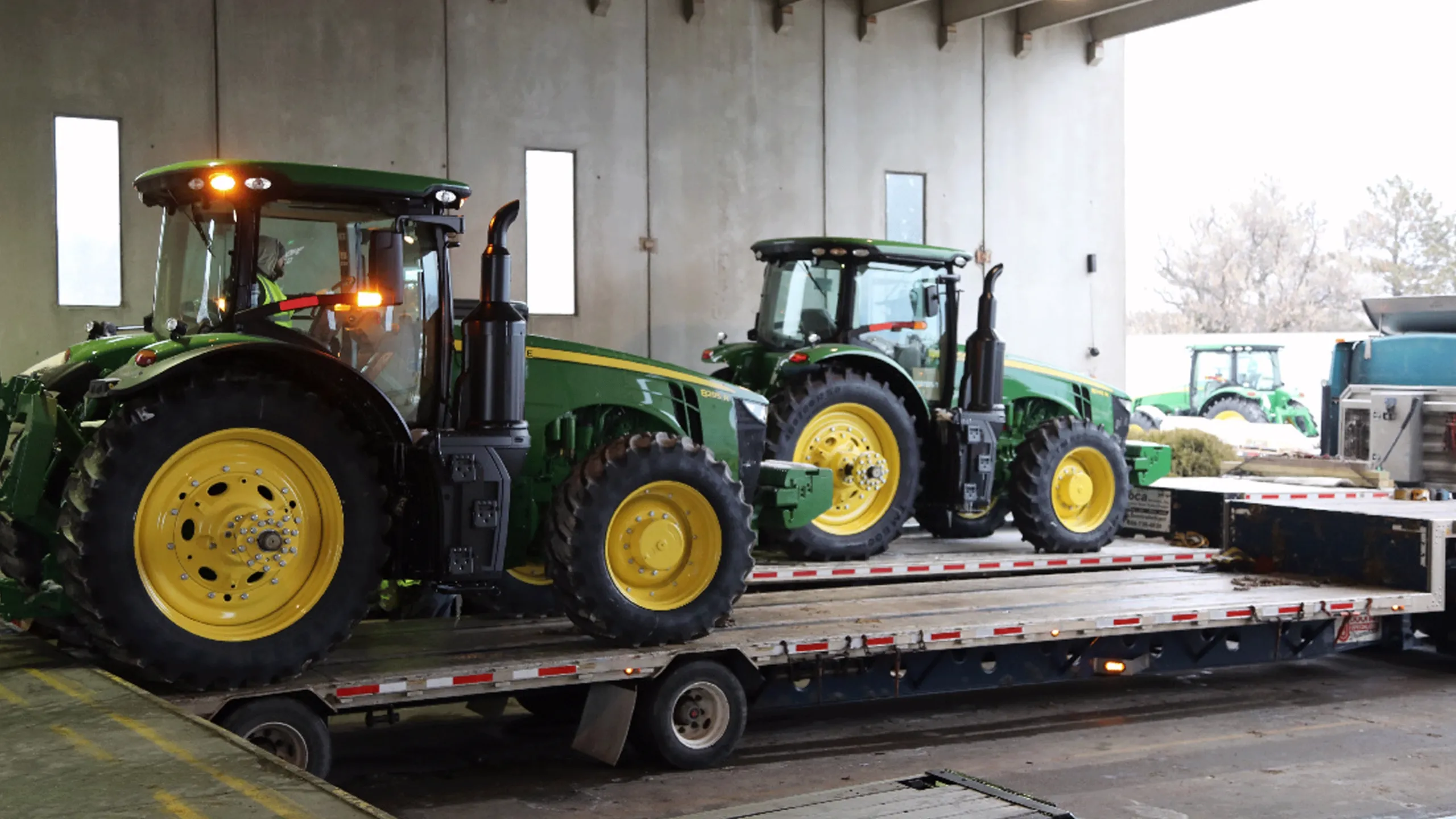 thumbnail - S1:E9 Tractors