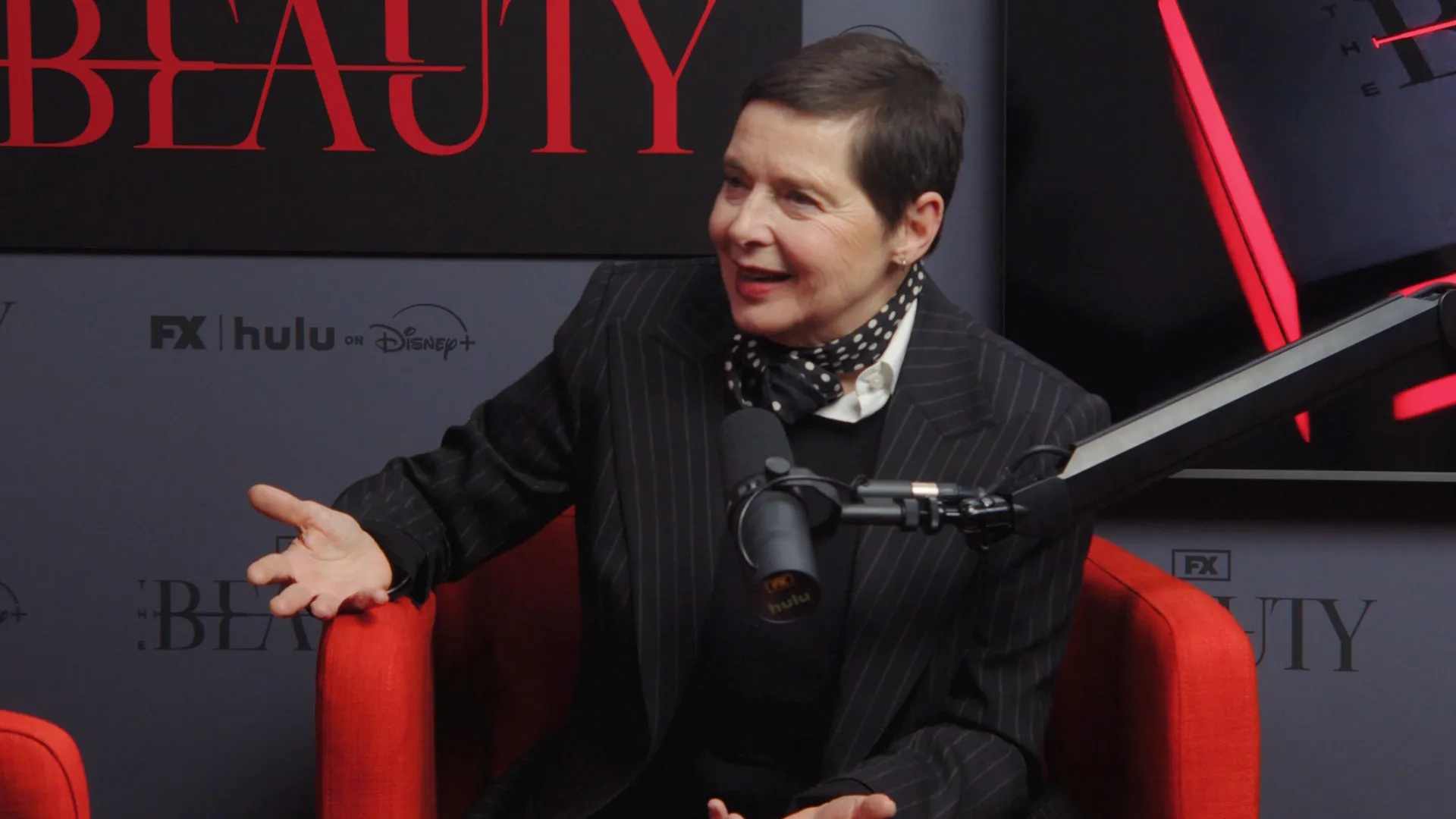 thumbnail - S1：第7話「The Beauty Podcast Episode 7: Isabella Rossellini」