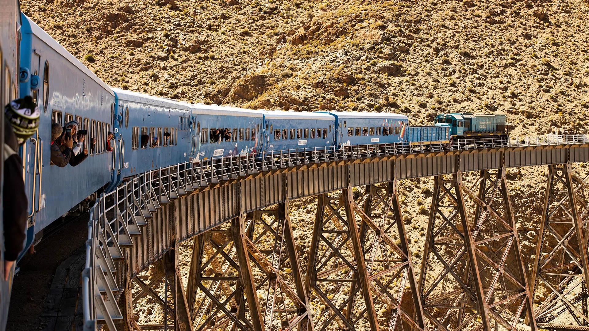 thumbnail - S1:E7 Railroads