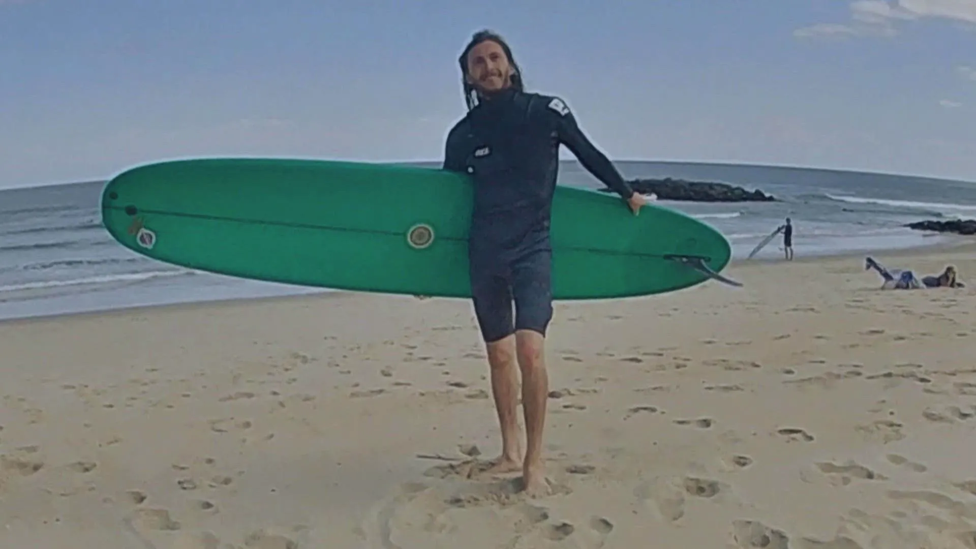 thumbnail - S7:E17 Surfer Standoff