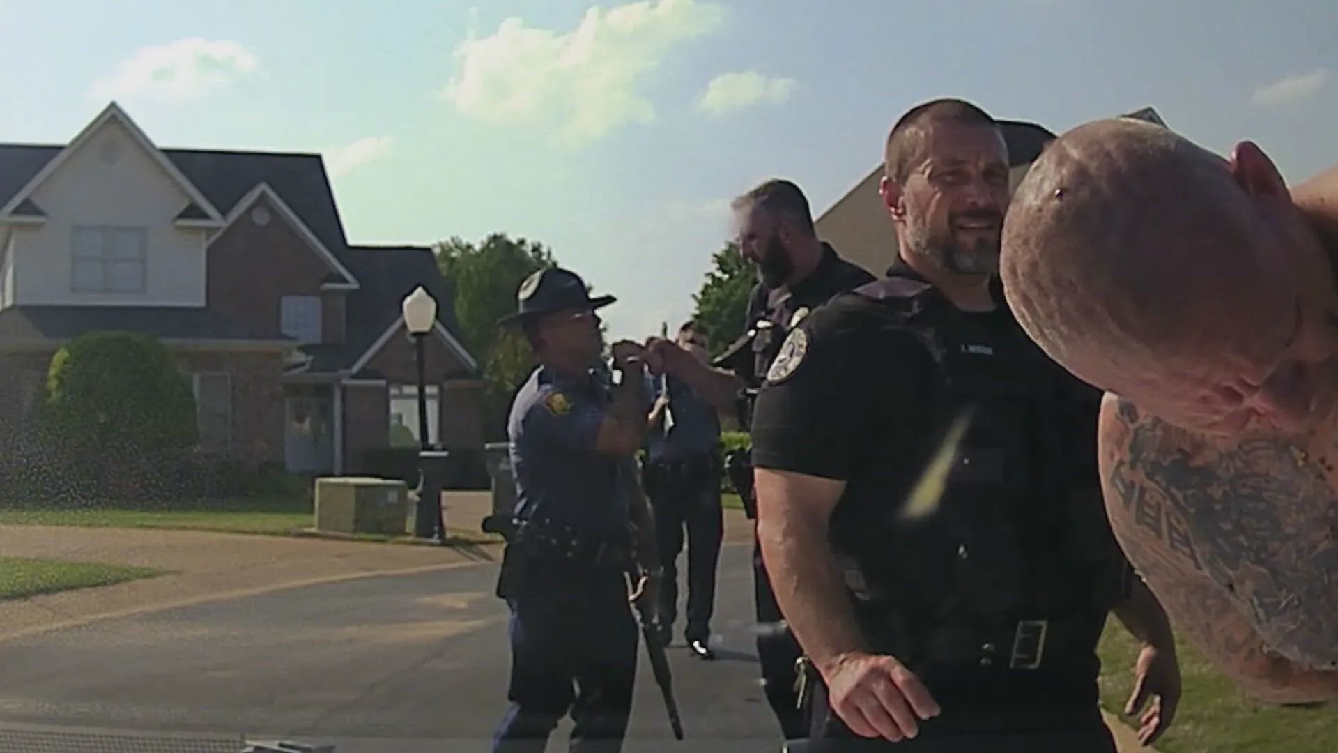 thumbnail - S2:E4 Fugitives Caught on Tape (#204)