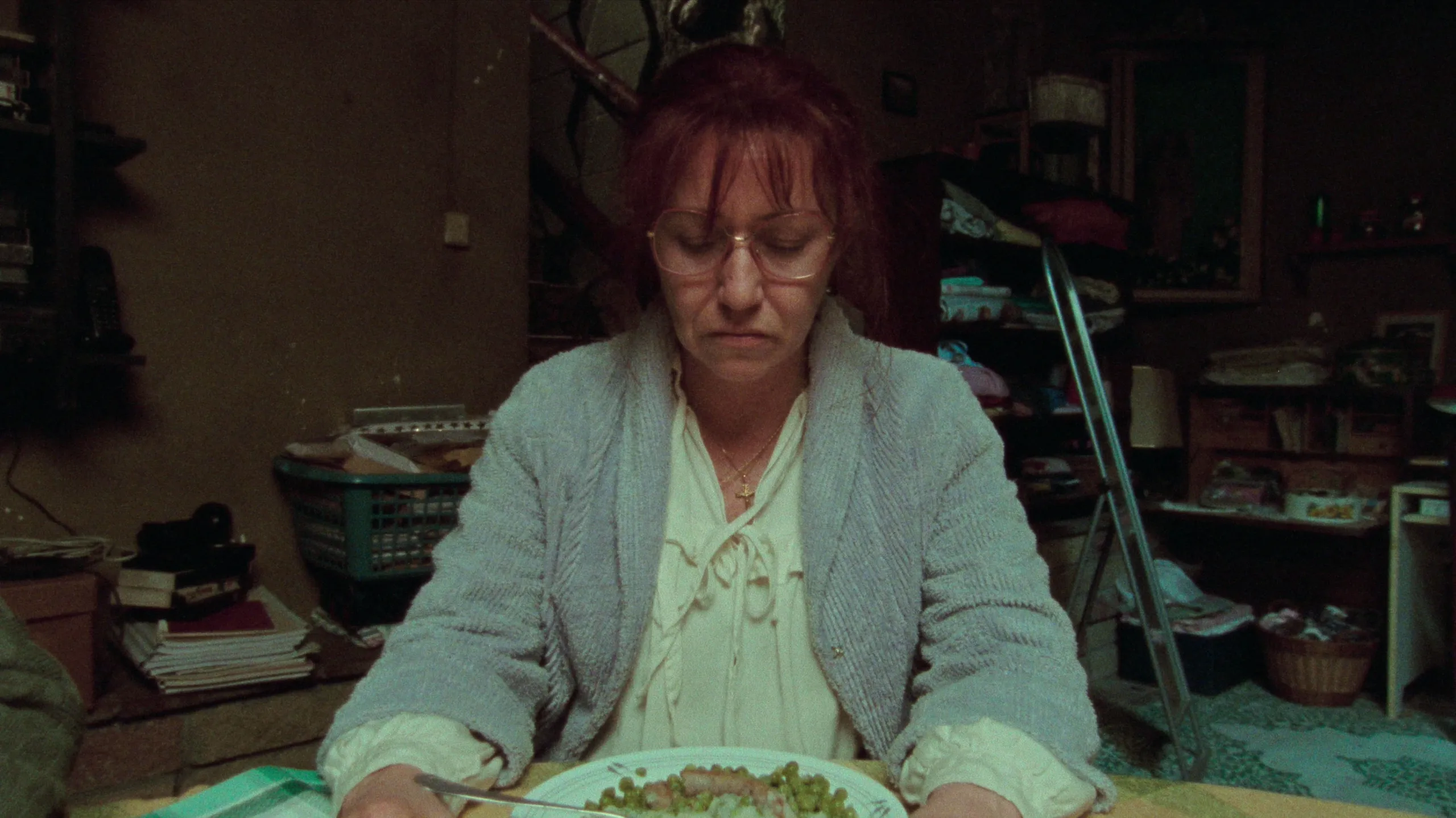 thumbnail - S1:E5 A Woman Dressed in Sun