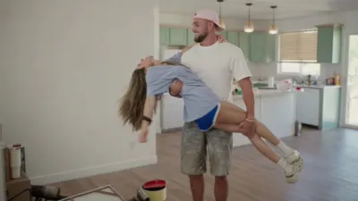 thumbnail - S4:E1 The Book of Taking Flight