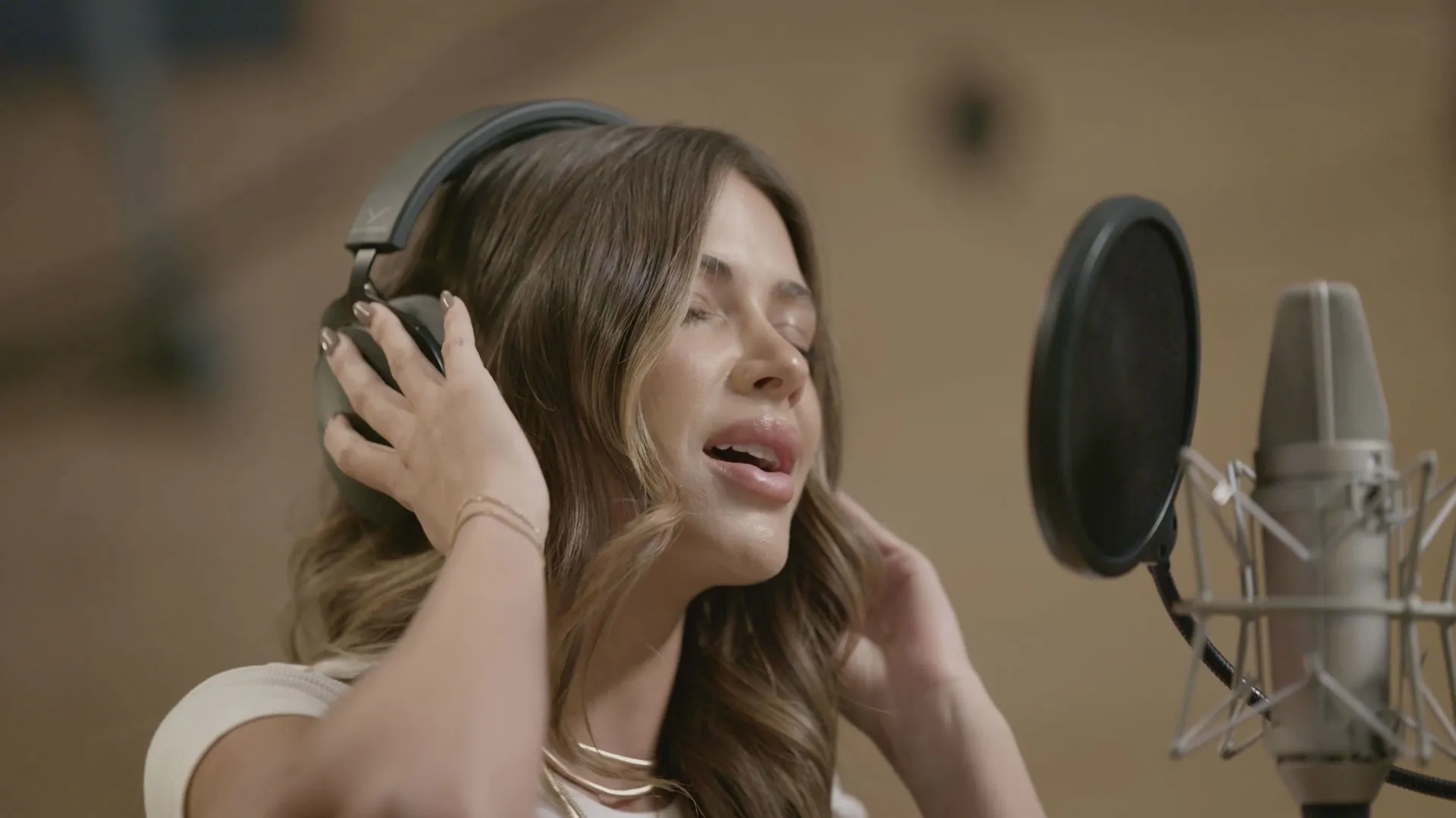 thumbnail - S4:E3 The Book of True Colors