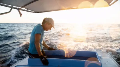 thumbnail - S1:E7 Lost at Sea