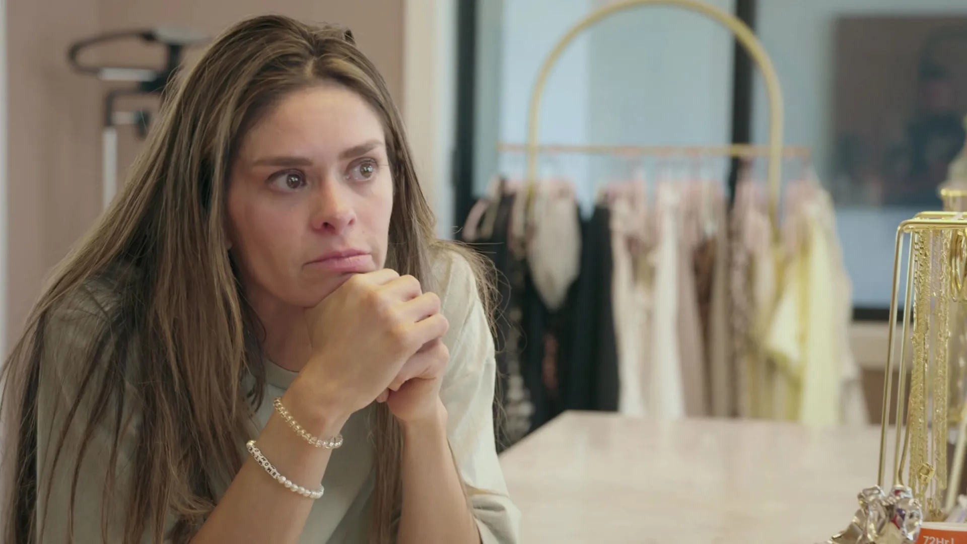 thumbnail - S4：第2話「秘密の書」