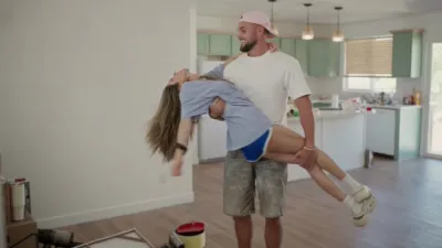 thumbnail - S4:E1 The Book of Taking Flight